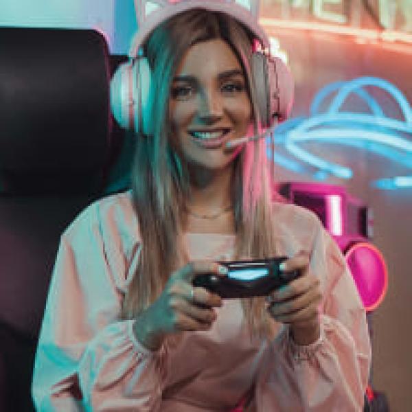 شاشة BenQ EW3280U مقاس 32 بوصة بدقة 4K وتقنية HDR للترفيه (رقمية)